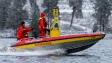 Räddningsbåten Rescue Humanfonden i ett vintrigt landskap