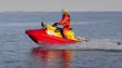 Rescuerunner Kerstin Magnussin tillsammans med sjöräddare