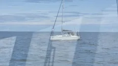 Rs Falsterbokanalen hjälper segelbåt 