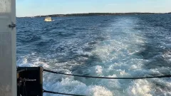 Hav akterifrån motorbåt
