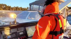 Sjöräddare kör räddningsbåt