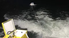 RS Bergkvara bogserar motorbåt på drift