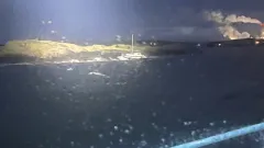 RS Bua på larm där en segelbåt slår mot klipporna 
