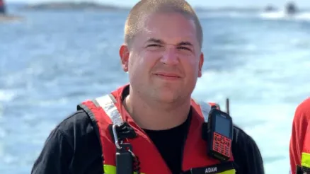 Profilbild på Adam Goll Rasmussen, räddningstjänstansvarig och nybyggnation