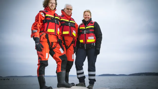 Tre frivilligs som fick motta utmärkelsen Årets sjöräddare för sin insats under 2014