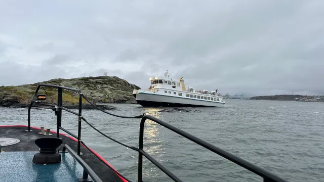 Skärgårdsbåten Vipan står på grund utanför Saltholmen