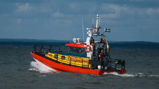 Rescue Gripen tar sig fram över öppet hav