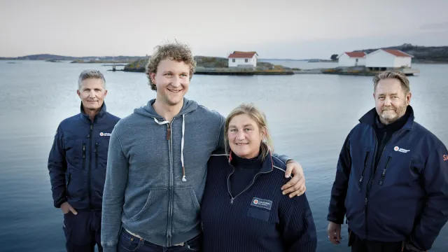 Morgan Elvhäger tillsammans med sjöräddarna Thomas Andreasson, Anna och Lars Bertrandsson Littke 