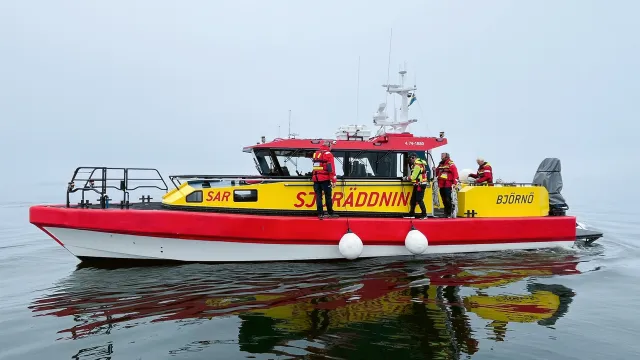 Sjöräddningsbåten Rescue Björnö i tät dimma