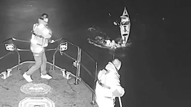 Kajakpaddlare blir räddad av RS Strömstad