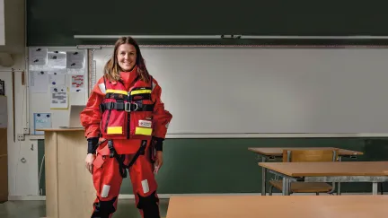 Porträtt av frivilliga sjöräddaren Malin Johansson när hon är på jobbet. 