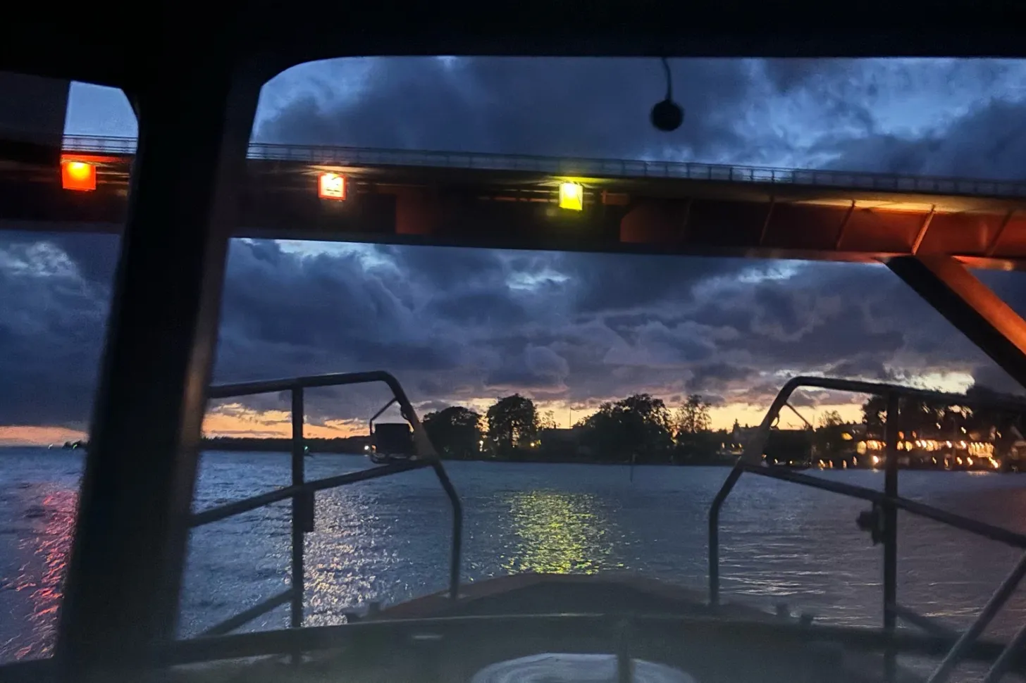Segelbåt driver på grund, 25 sep 2024 - RS Vadstena/Motala